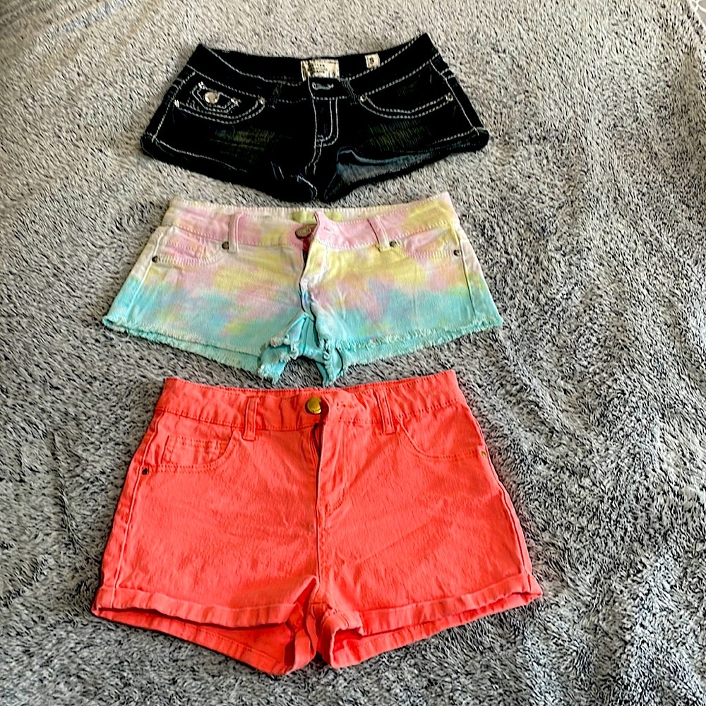 Bundle 3 short shorts!